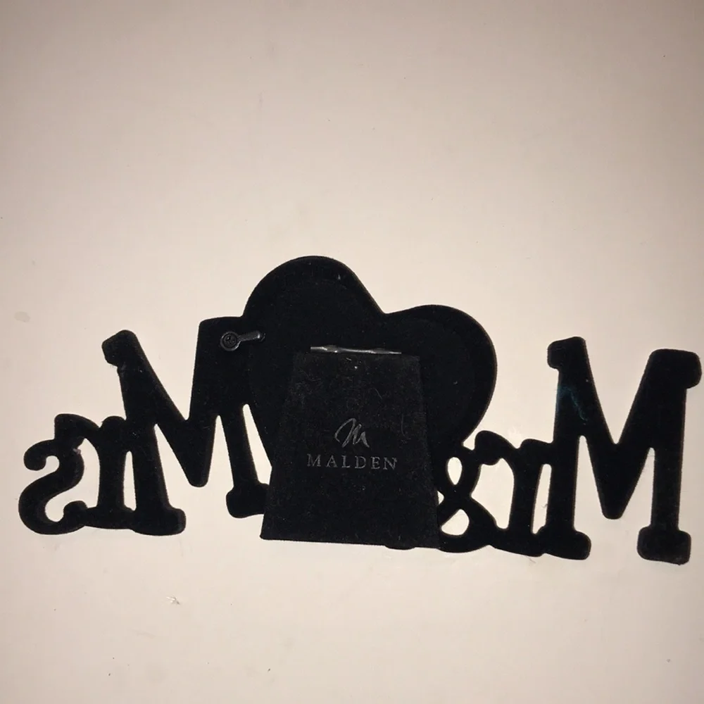 NWOT Mr & Mrs Picture Frame